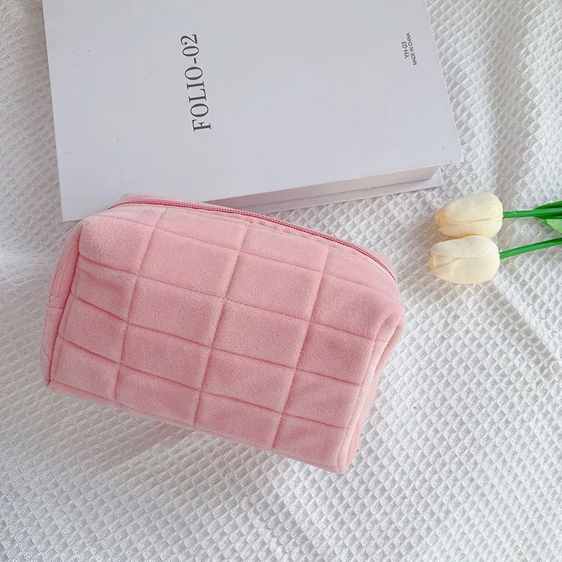 sac de maquillage en peluche mignon pour femmes, petit sac cosmétique portable de voyage, trousse de toilette unie avec fermeture éclair, pochette de rangement pour articles de toilette