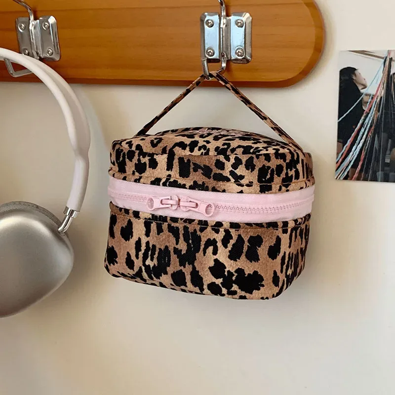 trousse de maquillage léopard vintage pour femmes et filles, trousse de voyage de grande capacité, fourre-tout à fermeture éclair, pochette de toilette pour rouge à lèvres pour femmes