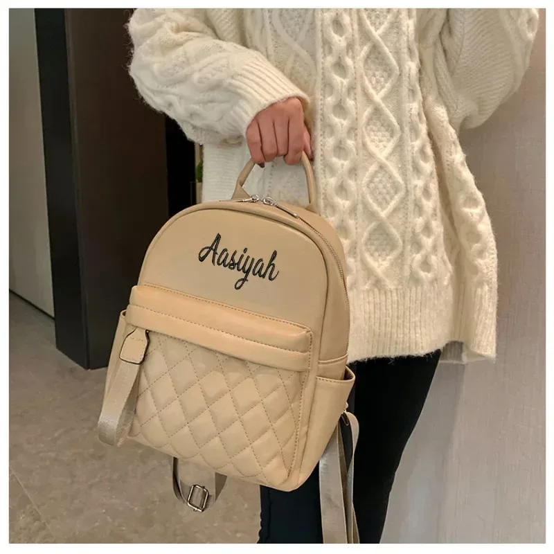 Sac à dos en PU pour femme avec nom brodé, sac de mode personnalisé de haute qualité, cadeau idéal pour les femmes et les filles pour une utilisation quotidienne et en extérieur