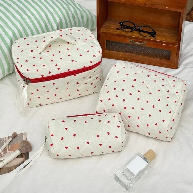 Pochette de maquillage tendance en forme de cœur pour femmes, petite et grande, trousse de toilette, sac à cosmétiques, étui avec fermeture éclair