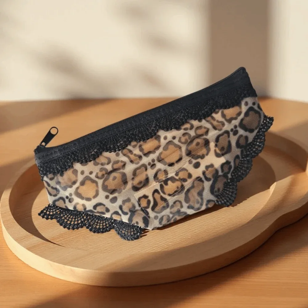 pochette cosmétique unique en forme de slip, en dentelle transparente avec motif cœur, sac de rangement pour maquillage, trousse de toilette en maille y2k pour le voyage