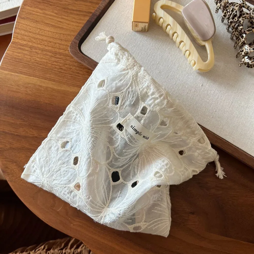 pochette portable à cordon brodée de fleurs, sacs rétro en maille mignons, sacs de rangement pratiques en organza avec cordon en dentelle