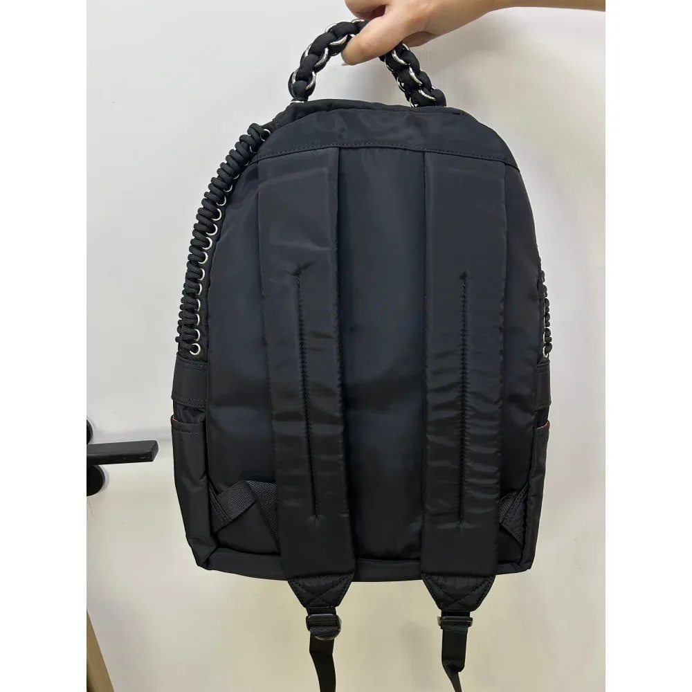 sac à dos unisexe en nylon à rivets porter fashion, grand volume de rangement, portable, style urbain, pour les trajets quotidiens, le camping et les activités de plein air.