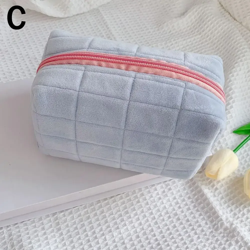 trousse de maquillage en peluche 2025 pour femmes – sac cosmétique portable de voyage, petite trousse de toilette unie avec fermeture éclair, pochette de lavage, sacs de rangement