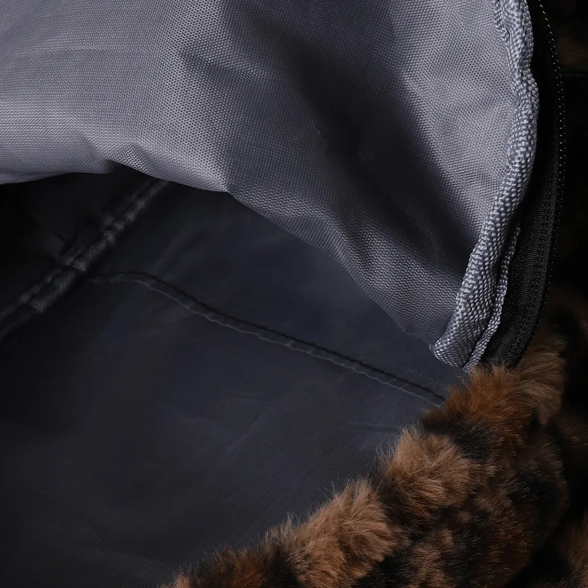 sac à dos de luxe imprimé léopard pour femmes, motif marron, multi-poches, grande capacité, matériau en peluche, fermeture éclair, bretelles réglables pour les déplacements
