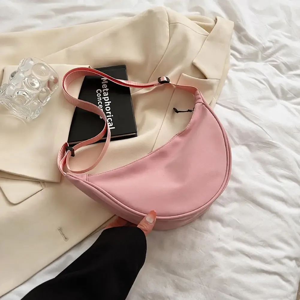 sac à bandoulière en nylon pour femmes, mode portable décontracté hobos sport poitrine sac sous les bras étudiants forme de boulette sac à bandoulière