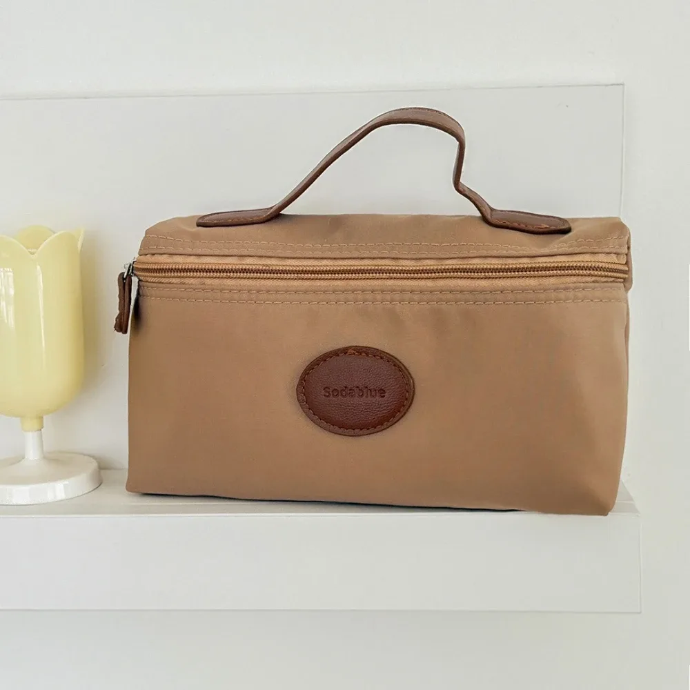 nouvelle trousse de toilette en nylon avec étiquette en cuir, légère et portable, organiseur de maquillage de voyage tendance pour femmes et hommes