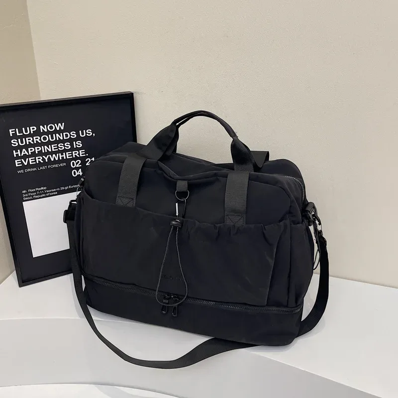 grand sac de voyage - spacieux, léger et durable. avec sangle réglable et poches. parfaite pour les voyages et les trajets quotidiens sac à main pour femme