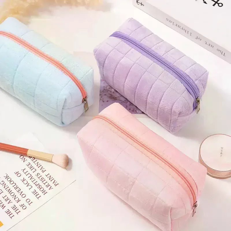 trousse de maquillage en fourrure mignonne pour femmes, grande trousse à cosmétiques unie avec fermeture éclair, sac de voyage pour maquillage et articles de toilette, pochette de lavage, trousse à stylos en peluche