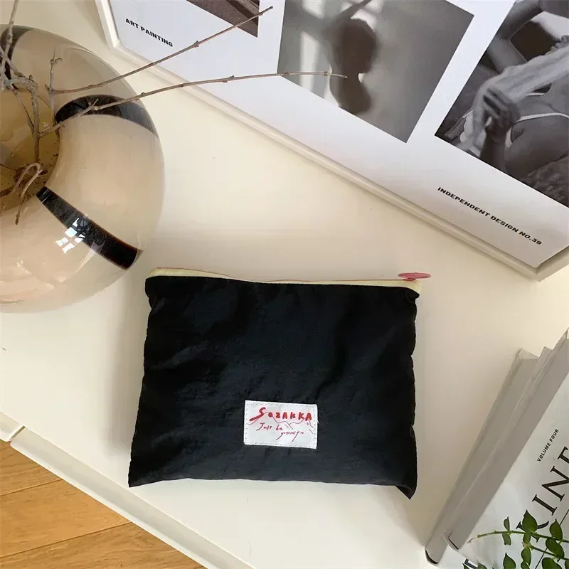 sacs de maquillage monochromes, rouge à lèvres cosmétique simple coréen, sac de rangement pour serviettes hygiéniques, étui à crayons pour étudiants, sacs d'évaluation poudres