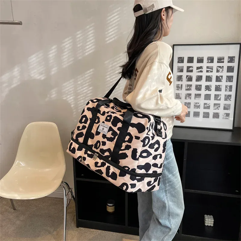 Sac de voyage imperméable et tendance pour le sport, sac de rangement portable en nylon pour vêtements de sport pour femmes, pochette de gym multifonctionnelle avec séparation sec/humide.