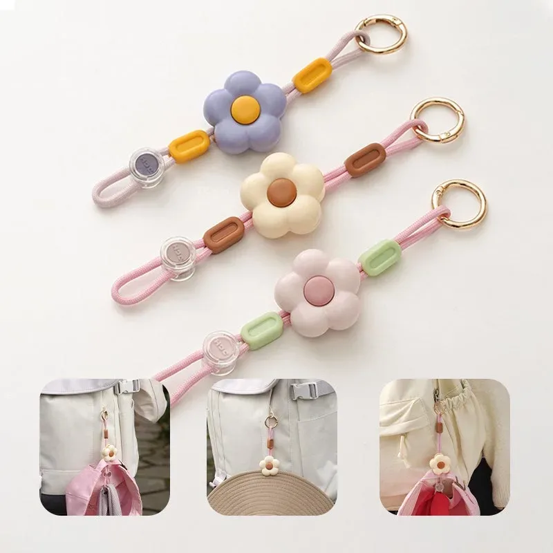 clip de chapeau fleuri mignon pour sac à dos, support de chapeau élastique anti-perte avec mousqueton pour les activités de voyage et de plein air, accroche-sac polyvalent