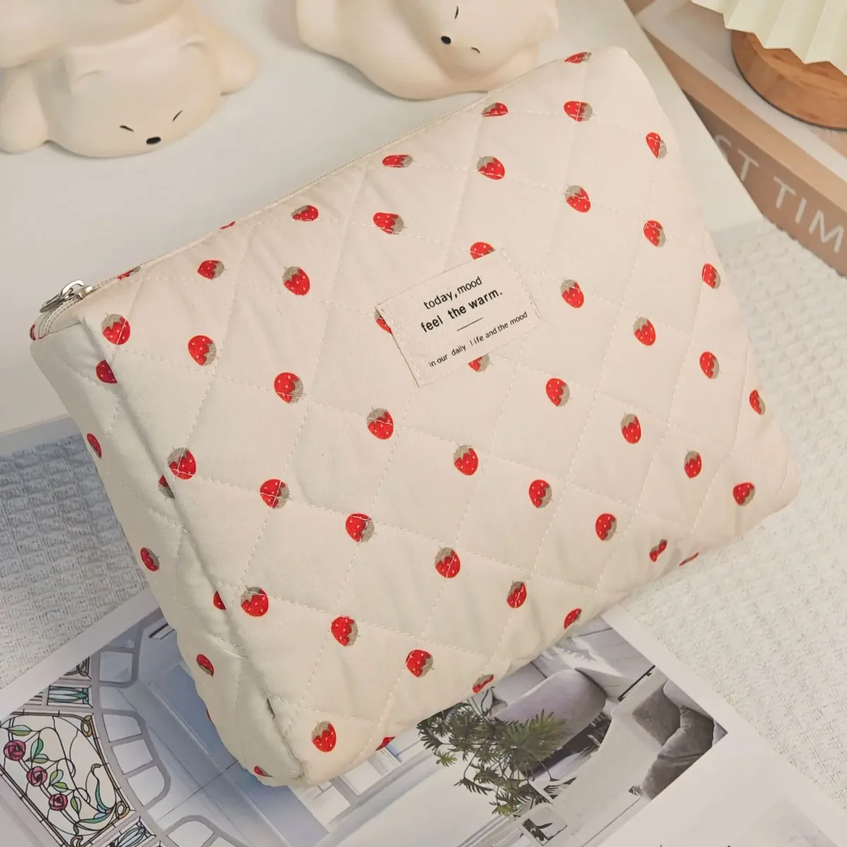 sac de rangement de maquillage fraise pour femmes, grande capacité, pochette matelassée pour dames, fourre-tout portable, sac à cosmétiques à fermeture éclair