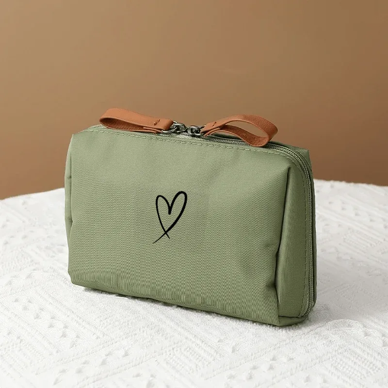 trousse de maquillage portable de voyage, trousse de rangement pour articles de toilette imprimée avec motif love, adaptée aux voyages, aux activités quotidiennes et aux activités de plein air
