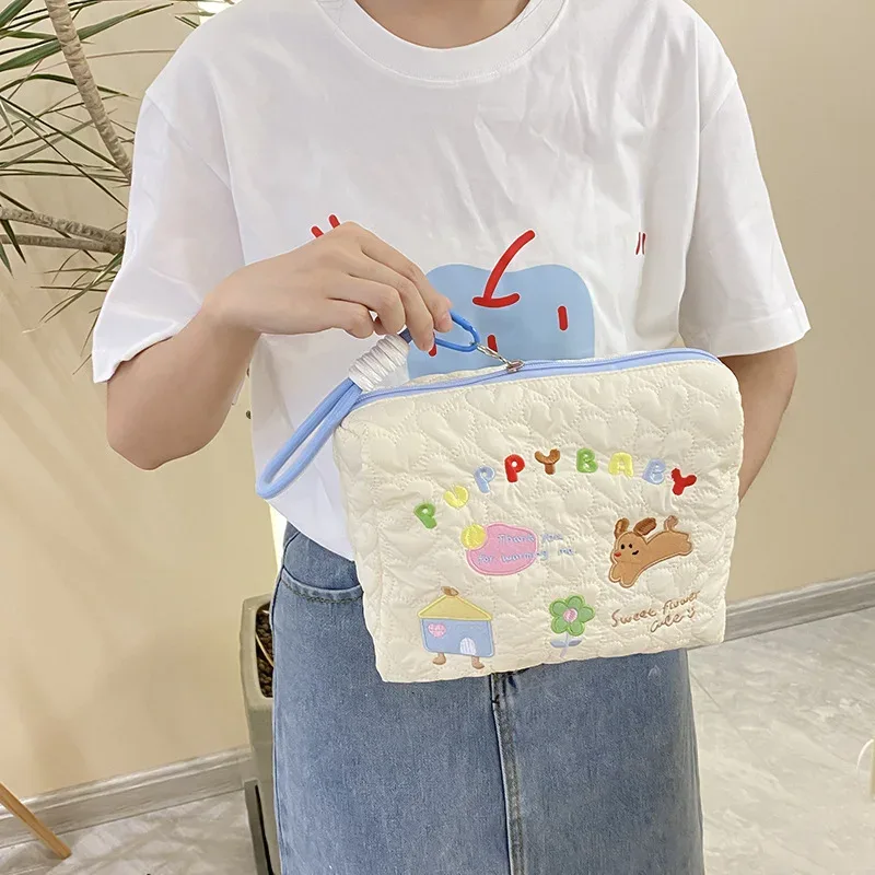 sac à cosmétiques brodé de dessin animé pour femmes, polyester doux, courtepointe, lavage de maquillage féminin, sacs de rangement, poignée, étui à crayons pour étudiants