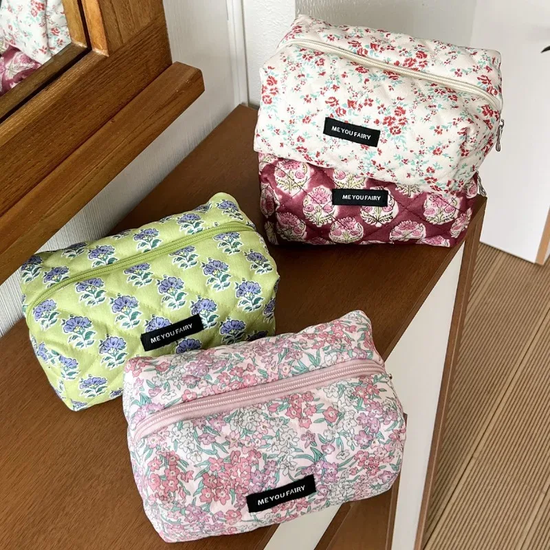 trousse de maquillage florale matelassée grande capacité, pochette de rangement de voyage, organisateur de toilette, sac à main portable, étui cosmétique doux et mignon