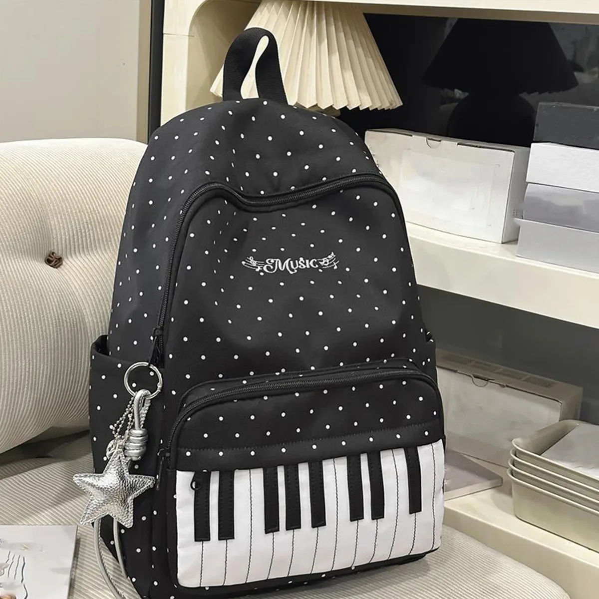 sac à dos décontracté en nylon de 16,9 pouces à pois avec motif clavier de piano et pendentif pour filles, idéal pour les voyages, le shopping et l'usage quotidien