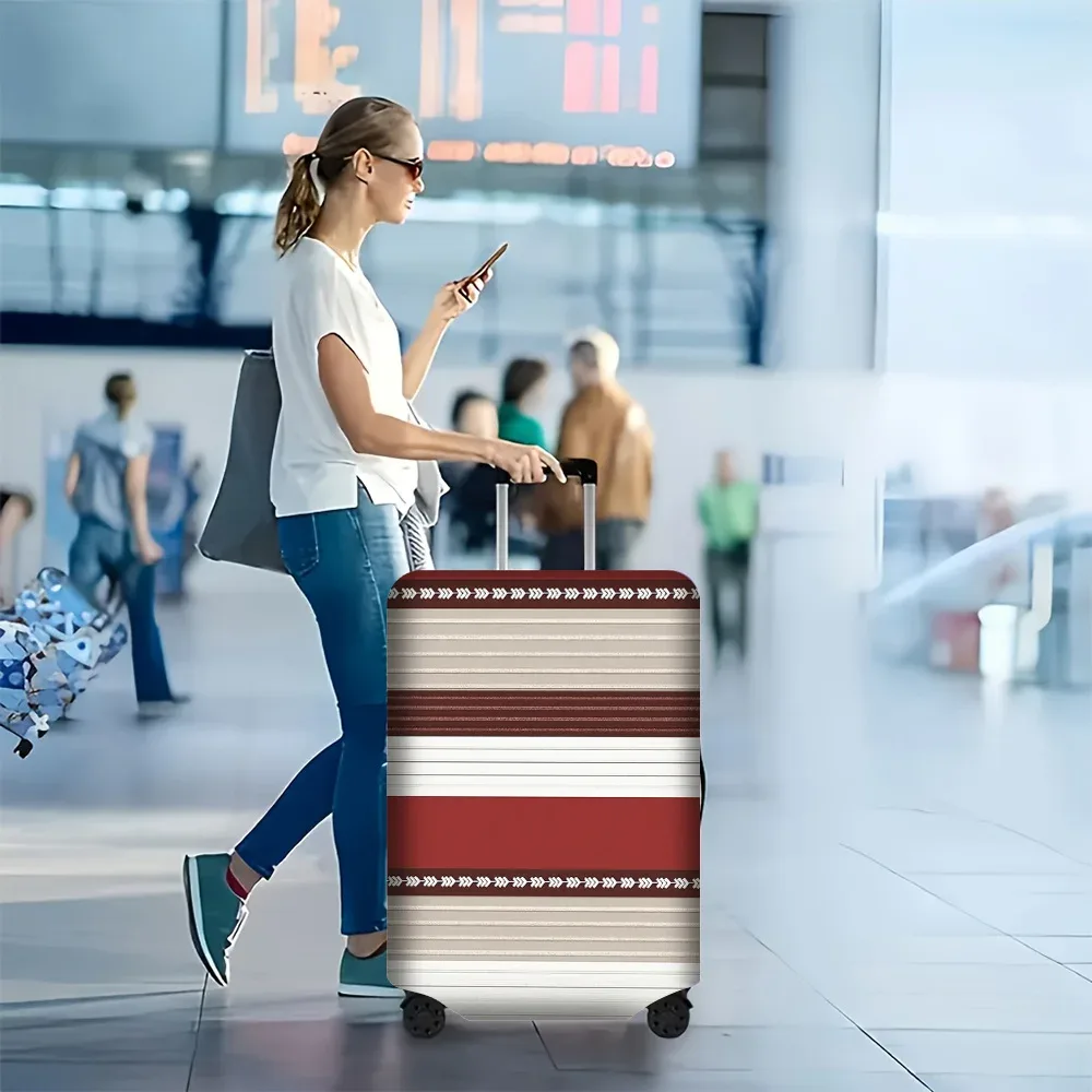 1 housse de bagage à imprimé rayé bohème. S'adapte aux valises de 18 à 32 pouces ; protège efficacement vos bagages.