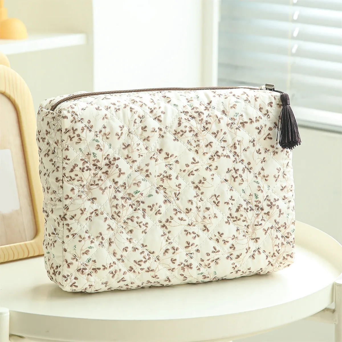 trousse de voyage matelassée florale pour femme avec fermeture éclair, grande capacité, pochette à crayons pour les voyages, le travail et le quotidien