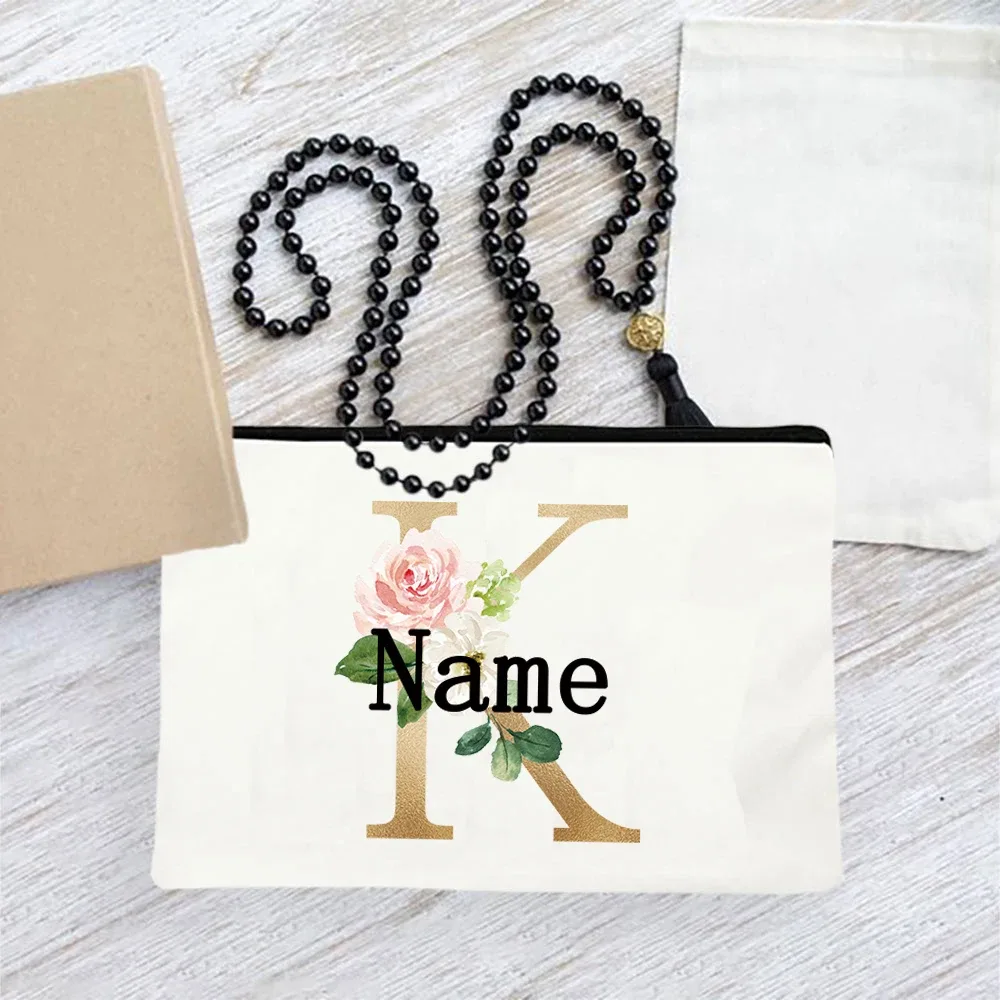 pochette en toile personnalisée avec initiales florales dorées, trousse de toilette légère personnalisée avec monogramme pour femmes, idéale pour les voyages quotidiens.