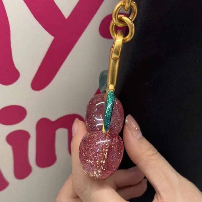 pendentif cerise en cristal rose, accessoire de décoration pour sac à main d'entraîneur, sac à bandoulière pour femmes, porte-clés de haute qualité, pièce de fixation