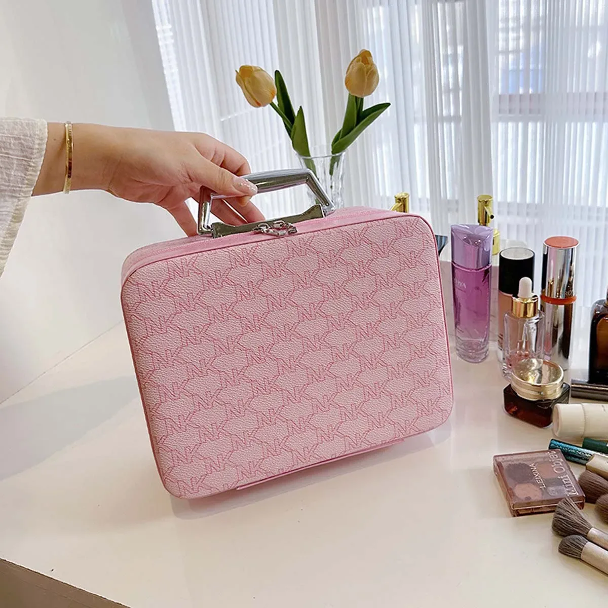 trousse de maquillage alphabet grande capacité, trousse de toilette, style portable, niveau d'apparence élevé, plat, nouveau