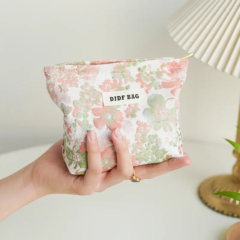 djdf – petit sac à cosmétiques à fleurs roses pour femmes, double couche en toile douce, sac de rangement portable pour serviettes hygiéniques, porte-monnaie style ins