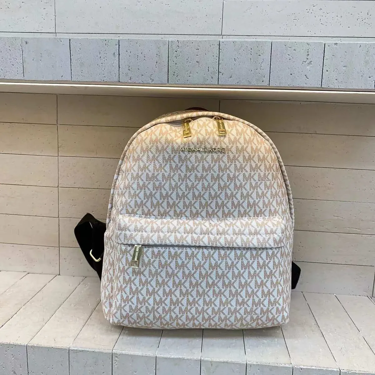 sac à dos pour femme michael kors 2026, tout nouveau design, avec logo monogramme vintage, grande capacité pour les trajets quotidiens et les sorties décontractées