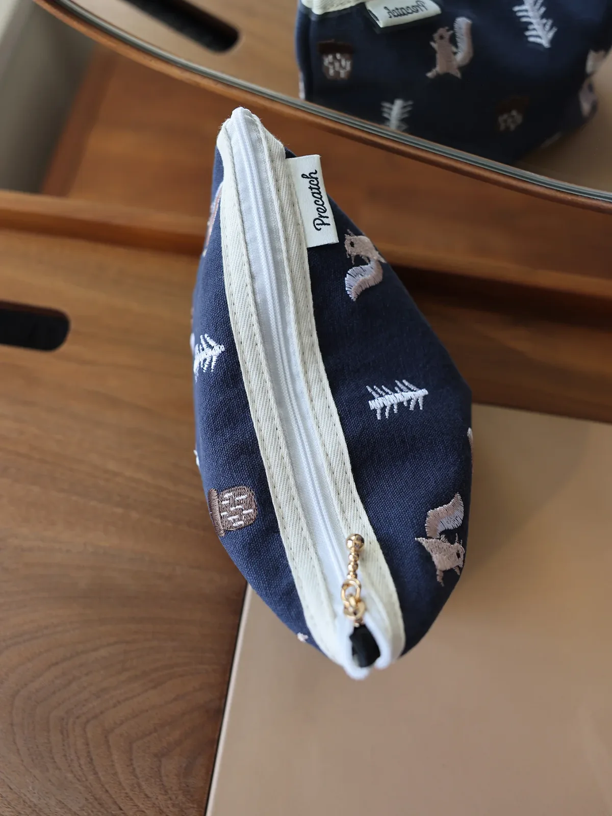 pochette de maquillage brodée en forme d'écureuil pour femmes, utilisation quotidienne, sac de rangement portable de voyage, doublure intérieure mignonne et tendance