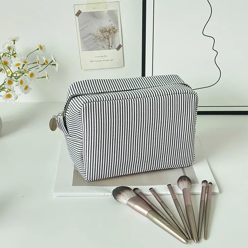 pochette cosmétique rayée personnalisée avec broderie de texte sur mesure, sac de voyage portable pour le rangement de maquillage et de soins de la peau diy