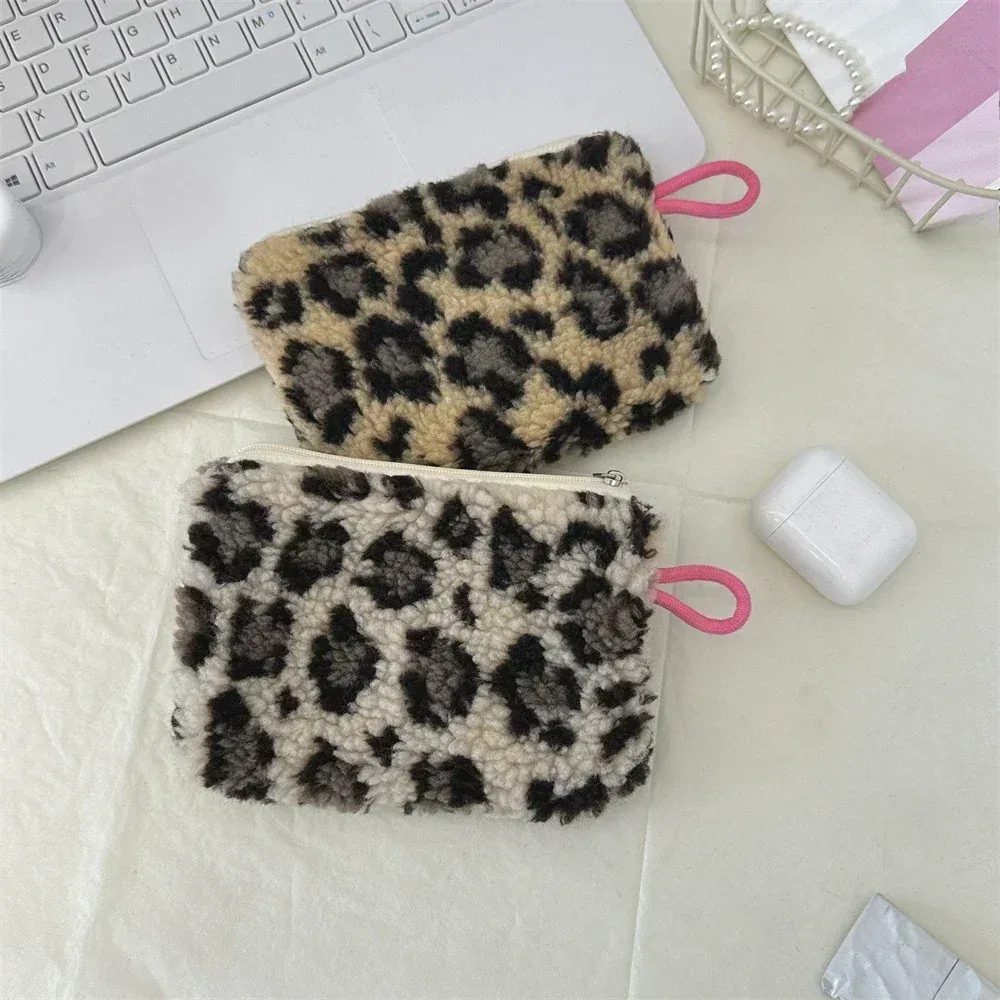 mini trousse de maquillage en peluche mignonne, portable, voyage, cosmétique, rouge à lèvres, écouteurs, carte, sac à main de rangement, pochette portefeuille pour femmes