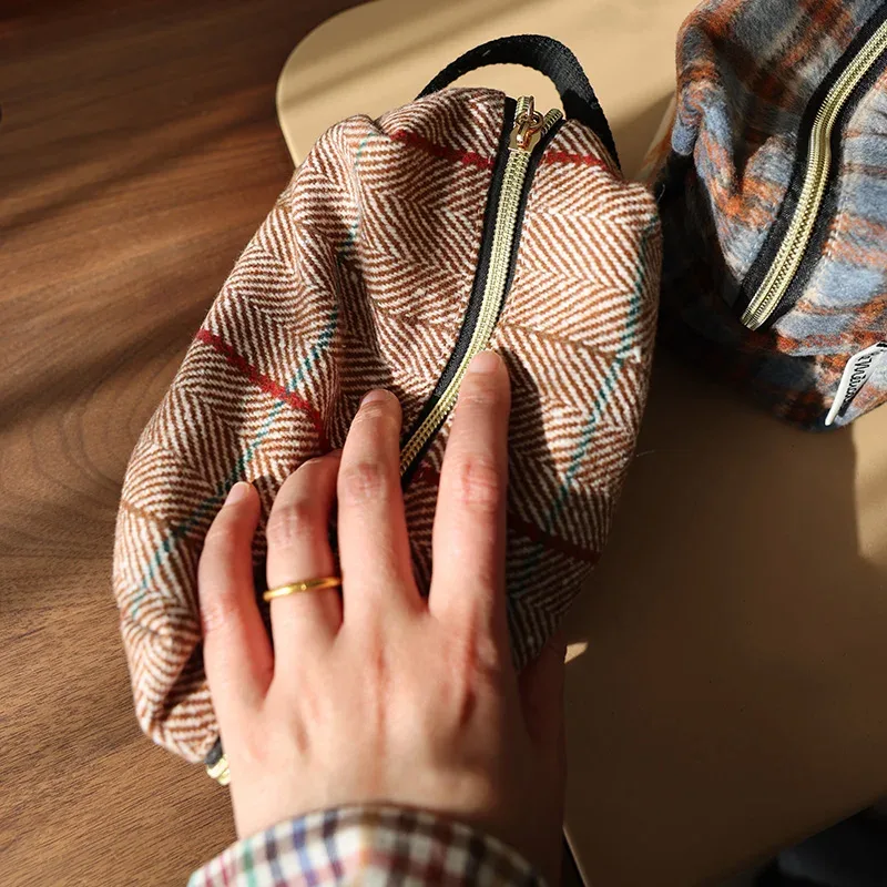 sac à cosmétiques en laine à carreaux, grand sac de rangement portable multifonctionnel, petit sac de toilette tridimensionnel portable frais