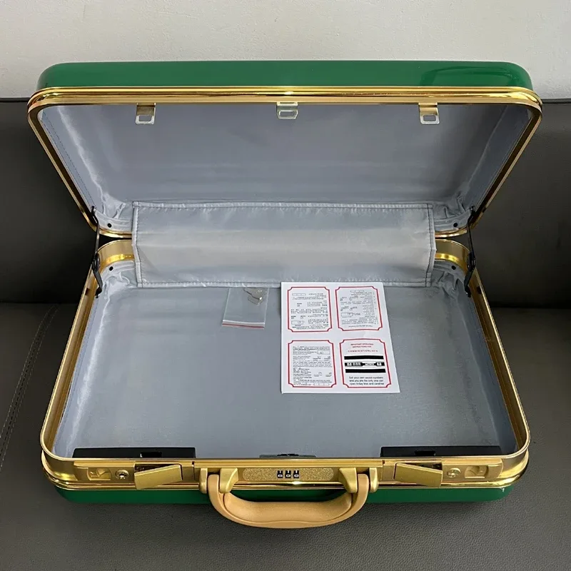 valise réplique verte money in the bank, valise commémorative seth rollins, accessoire wwe, neuve