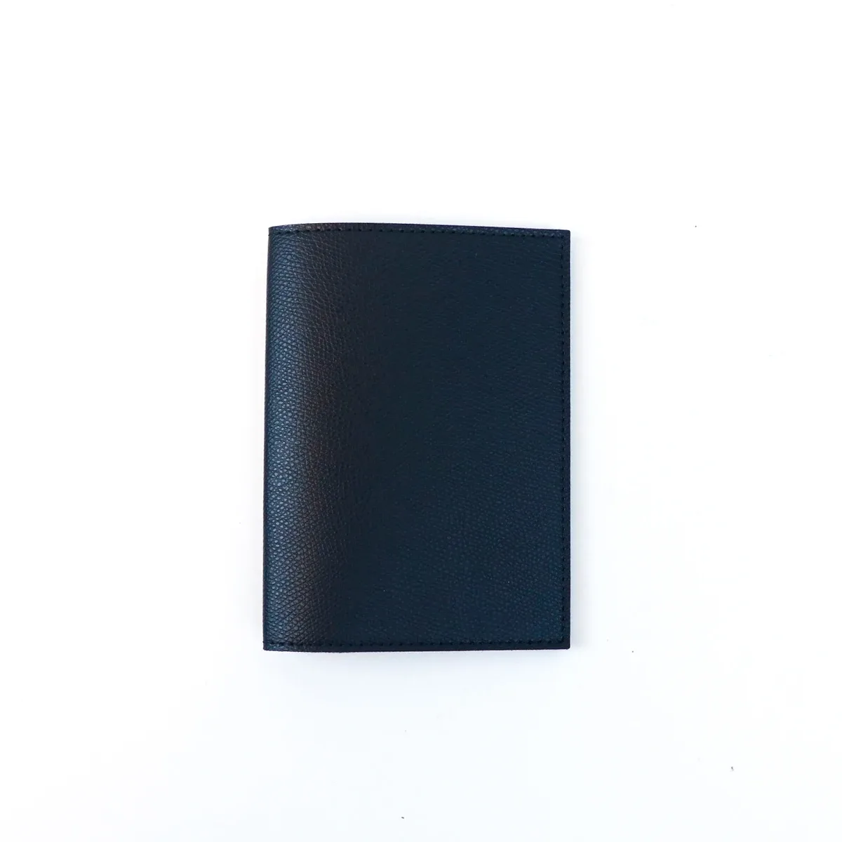 porte-passeport personnalisé en cuir pu, pratique pour les voyages d'affaires et les trajets quotidiens.