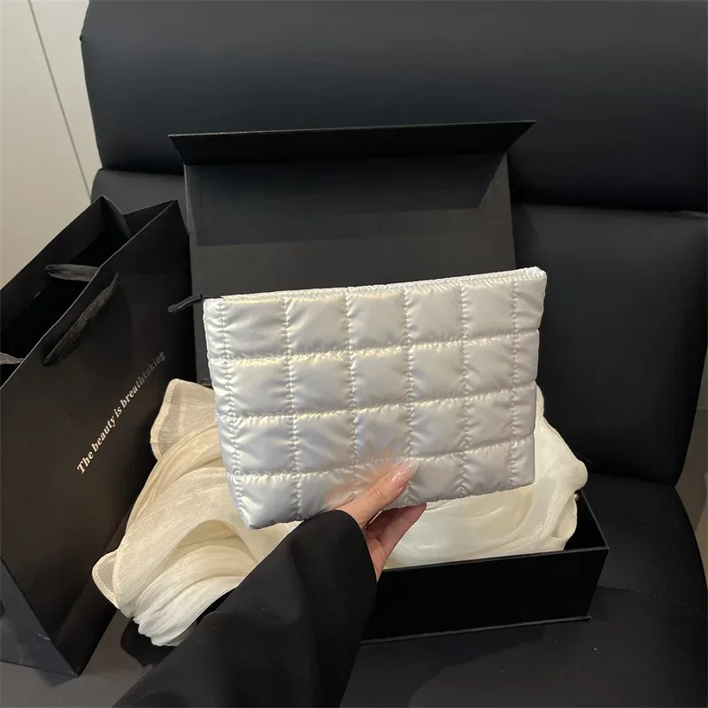 Sac de rangement de maquillage de grande capacité, sac à cosmétiques de voyage de couleur unie pour femmes, sac de rangement de maquillage rembourré et matelassé