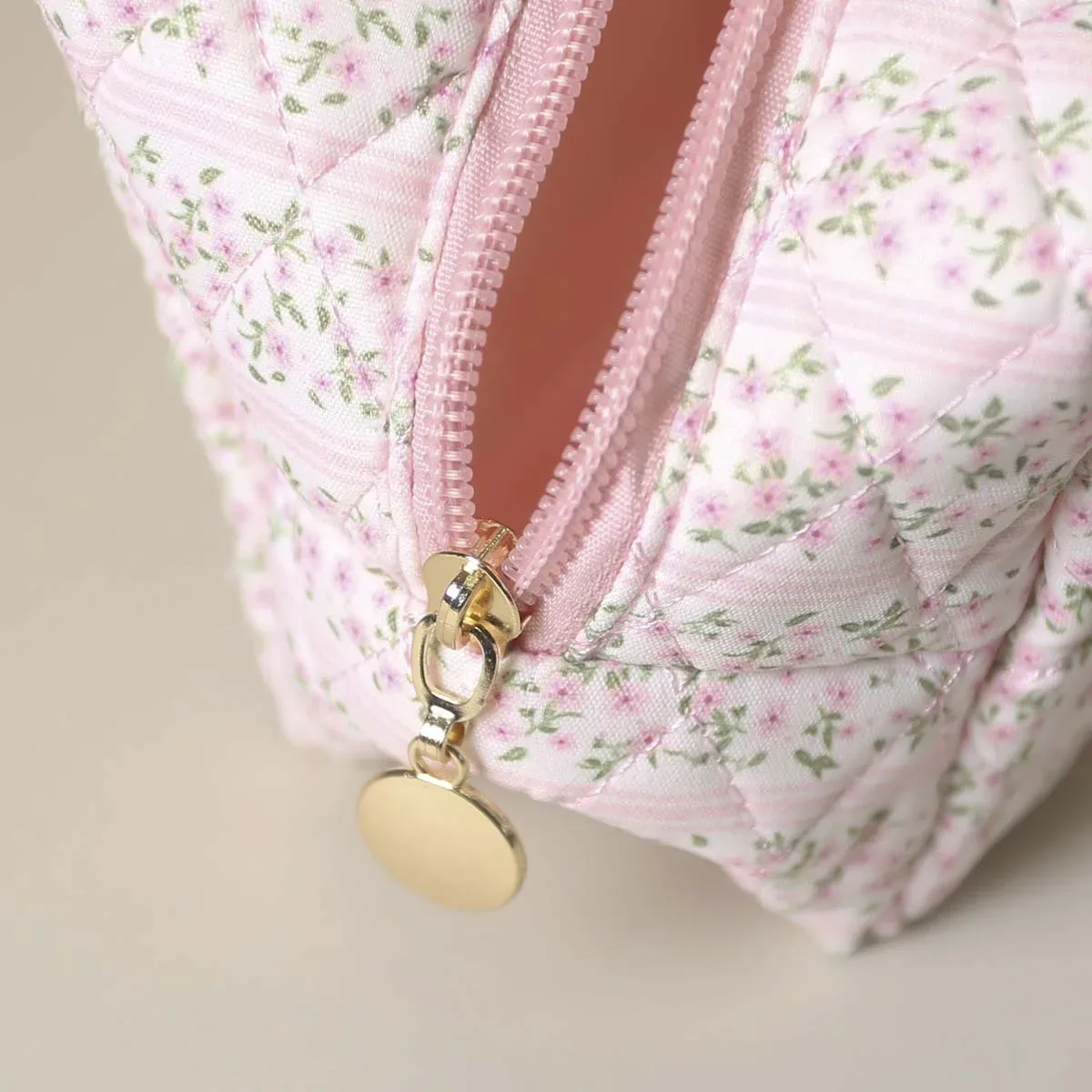 petit sac de maquillage matelassé à fleurs, sac de voyage à fermeture éclair pour soins de la peau, sac de rangement portable de grande capacité, sac souple imprimé de rangement