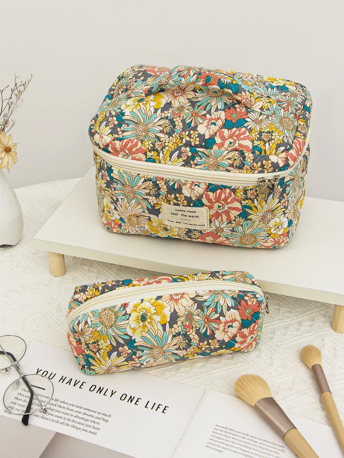 1 pièce/ensemble trousse de maquillage matelassée florale, trousse de maquillage multifonctionnelle, trousse de maquillage de voyage de grande capacité, ensemble de trousse de toilette portable mignonne