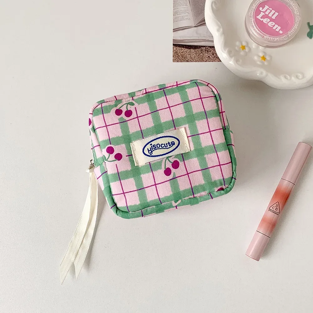 grande trousse de toilette à carreaux de style coréen, sac de rangement portable mini pour serviettes hygiéniques à petites cerises, sac de rangement pour casque bluetooth