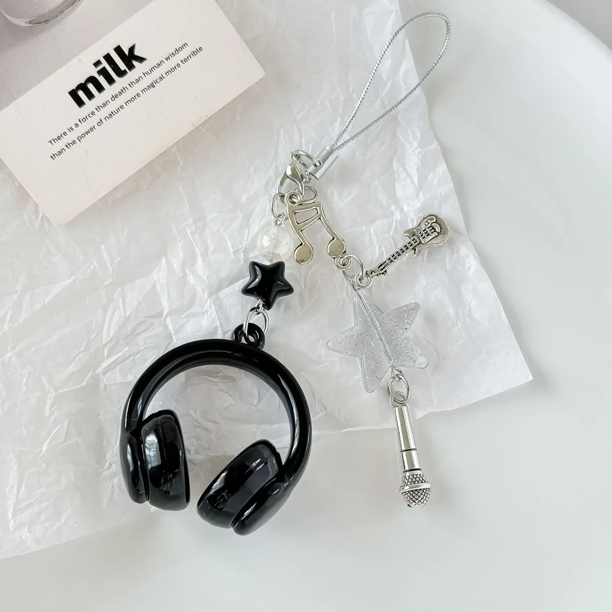 écouteurs de musique noirs, chaînes pour téléphone portable, petit pendentif musical à bouton-poussoir, pendentif créatif de décompression pour sac à dos, porte-clés