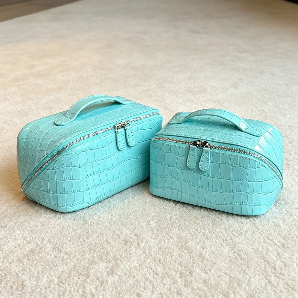 pochette de maquillage en cuir de vachette bleu à motif crocodile, nouvelle pochette de toilette de luxe en cuir véritable, grande capacité, pour voyage, rangement de cosmétiques