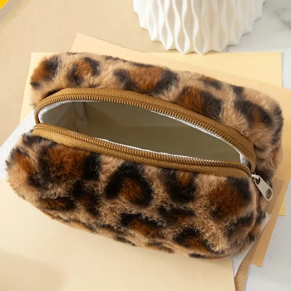 1 grande trousse à crayons et sac de rangement pour cosmétiques en daim imprimé léopard, trousse de maquillage de voyage unisexe, motif imprimé léopard, doublure en daim doux, convient pour la vie universitaire et l'us
