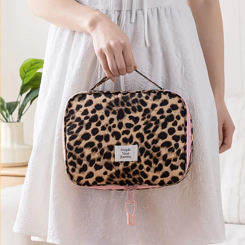 trousse de maquillage de voyage imprimé léopard, étui cosmétique étanche, pochette de toilette essentielle en tissu pour femmes en voyage d'affaires