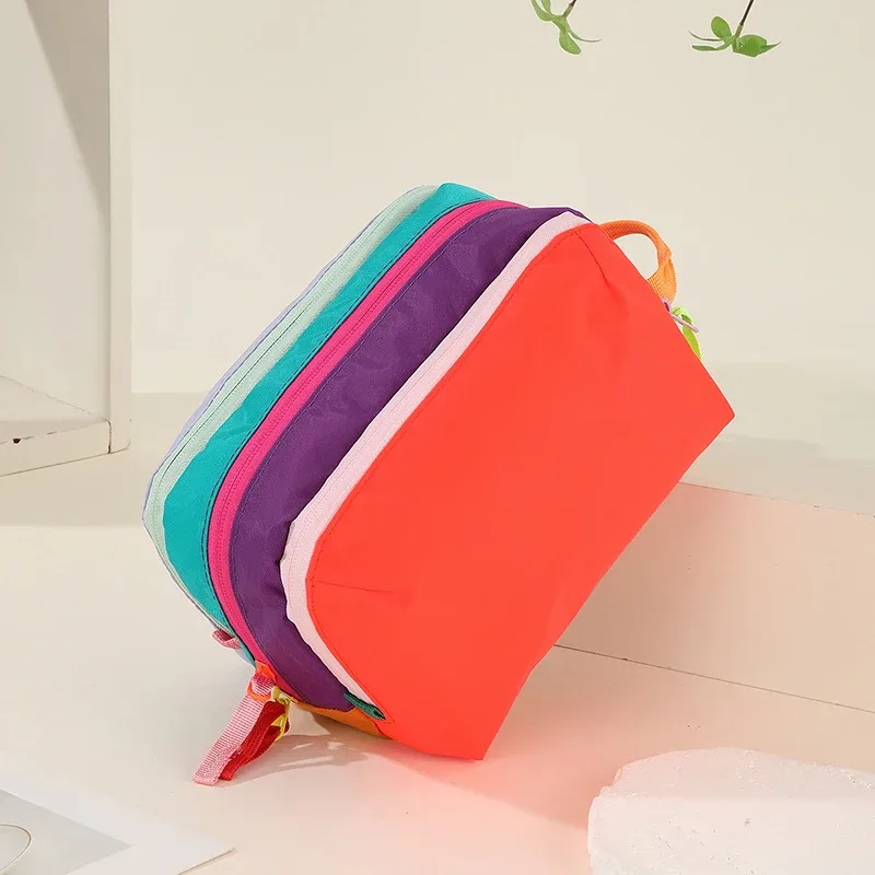 sac de voyage léger grande capacité pour maquillage et articles de toilette, sac à bandoulière de voyage couleur dopamine, sac de toilette suspendu en nylon imperméable