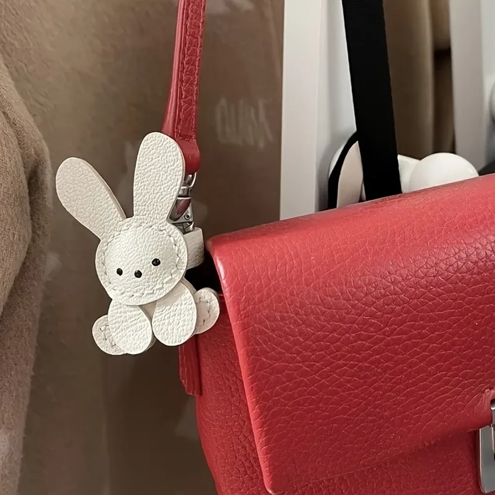 Un charmant et mignon porte-clés en forme de lapin, orné de petites décorations adorables, parfait pour accrocher aux sacs à dos et aux sacs à main, accessoire de sac.