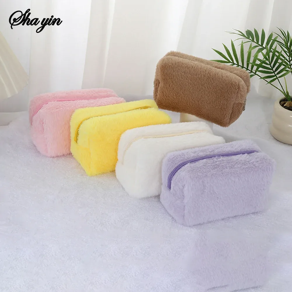 trousse de maquillage élégante en velours, pochette à cosmétiques au design de niche de grande capacité, trousse de toilette haut de gamme mignonne pour femmes
