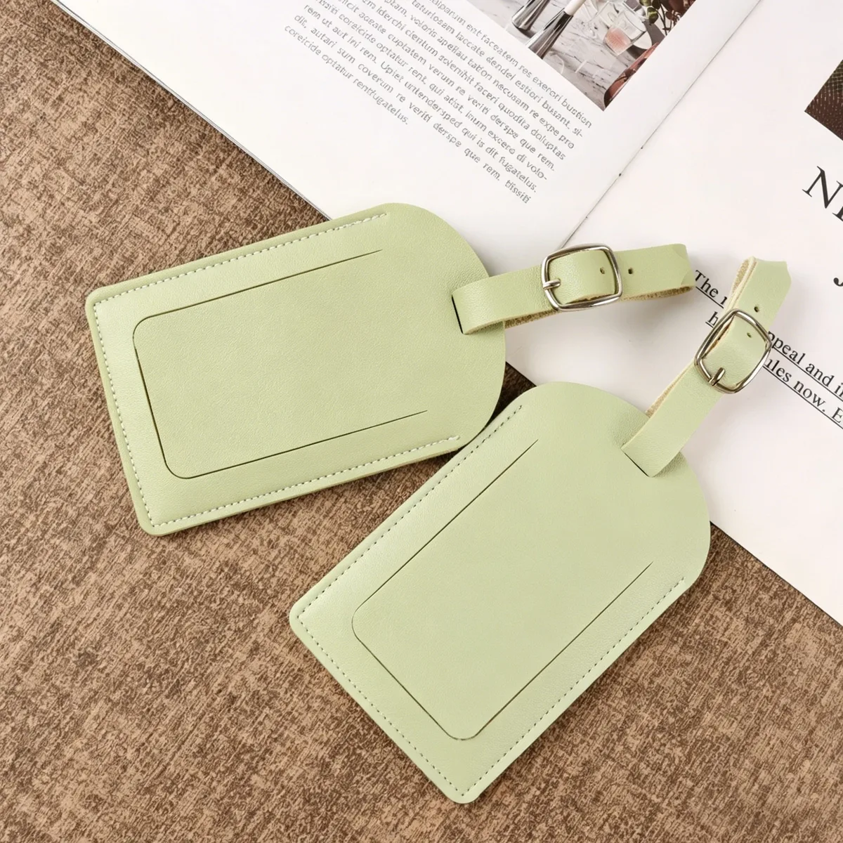 étiquette de bagage en cuir vert clair, ajustable, anti-perte, carte d'identification pour bagages, accessoire essentiel pour les voyages et les déplacements professionnels