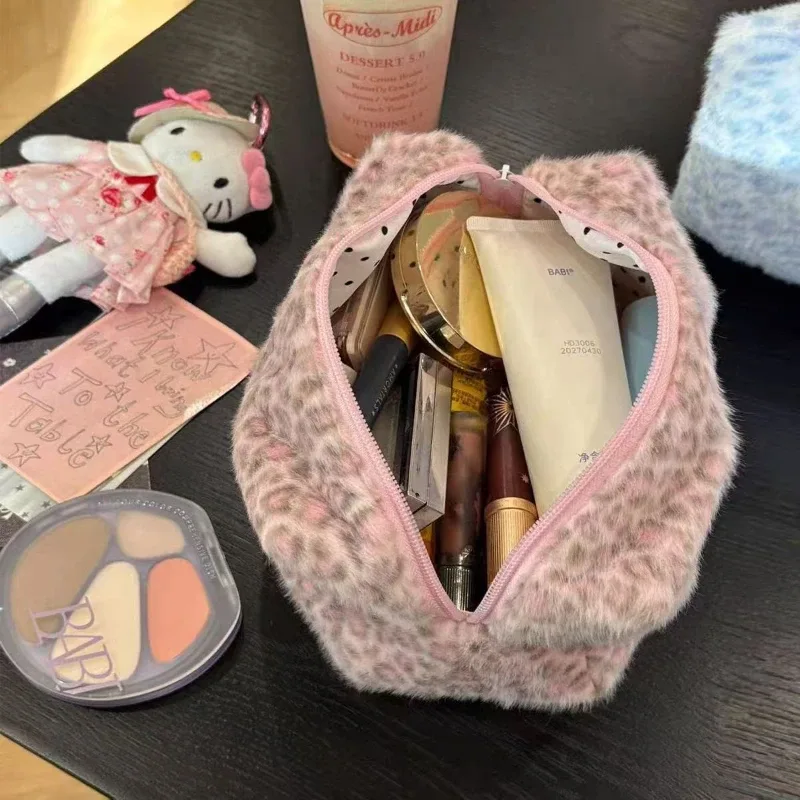 sac de maquillage pour femme en peluche moelleuse à imprimé léopard, sac de rangement tendance et exquis à motif cerf, petite trousse de toilette portable à fermeture éclair pour voyage
