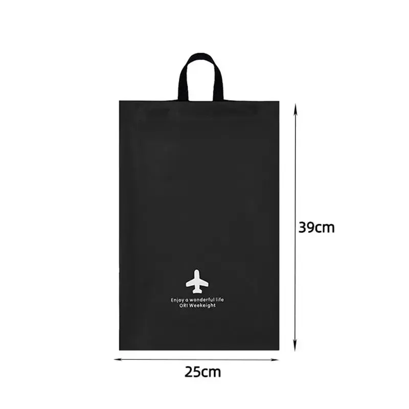 ensemble de trois sacs de rangement de voyage minimalistes et modernes, un organisateur de bagages essentiel et un organisateur de garde-robe/sous-vêtements.