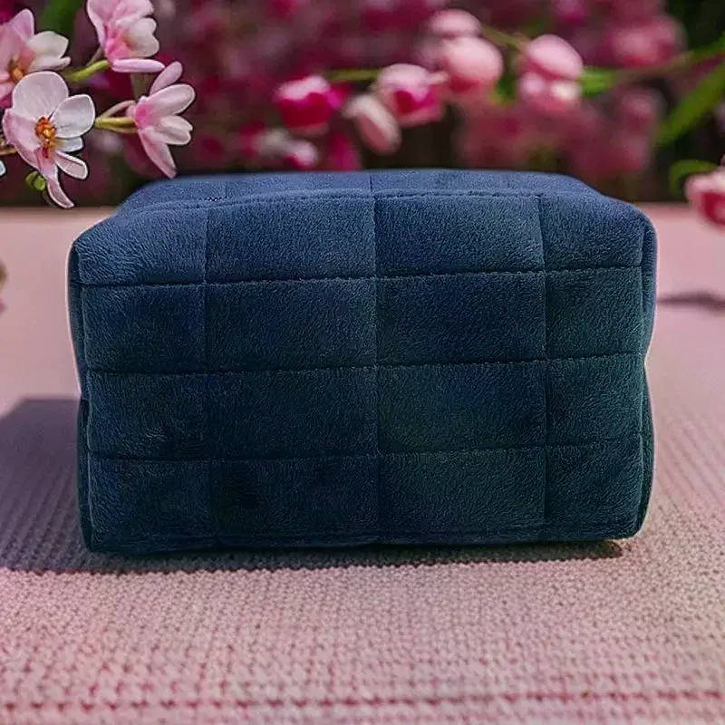 Trousse de maquillage élégante en fourrure pour femmes, grande capacité à fermeture éclair de couleur unie, organisateur de toilette de voyage, pochette de lavage, étui à stylos en peluche