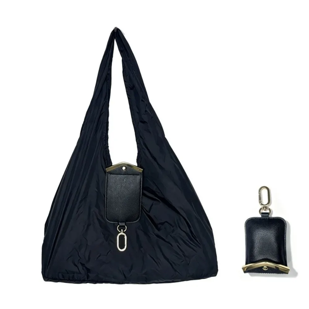 sac fourre-tout porte-clés couleur unie, mini sac de shopping pliable résistant aux déchirures, ultra-léger et peu encombrant, pochette 2-en-1 avec breloque.